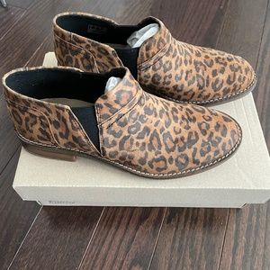 Clarks Women's Camzin Mix Leopard Shooties